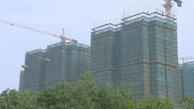 山东某地开发商24层楼体稳固抬升项目